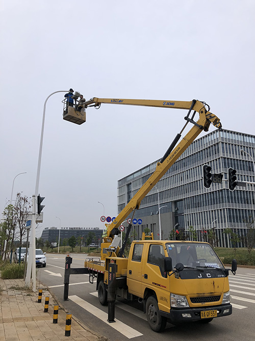 武漢高空作業(yè)車